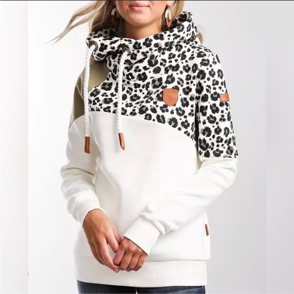 Wanakome Tops - Wanakome sweatshirt